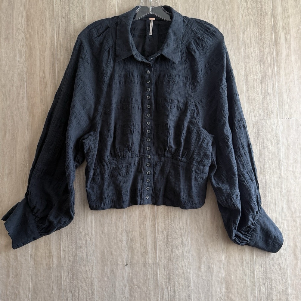 Free People Top Size M Navy Blue Cropped Textured Button Down Boho Ballon Sleeve